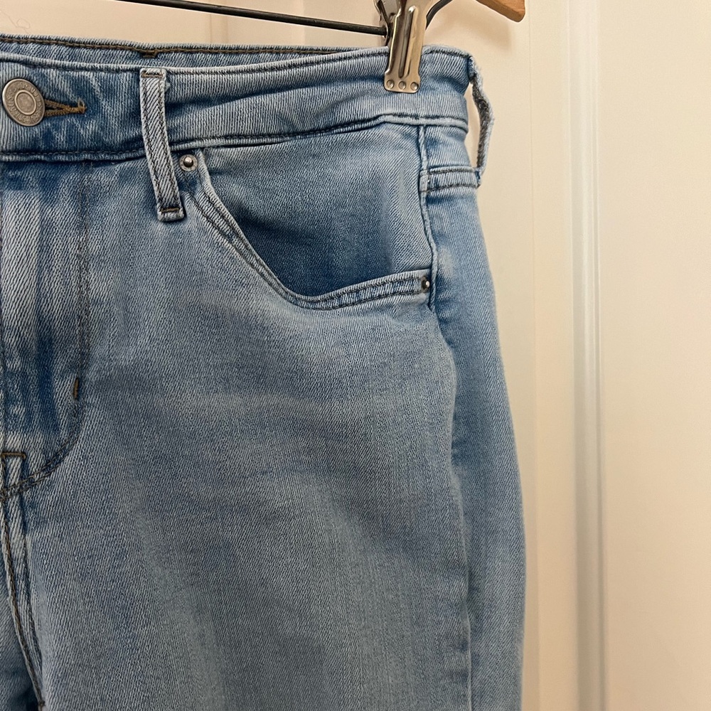 Levi’s 721 High Rise Skinny. Size 28. Light Wash. - Picture 4 of 8